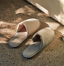 Load image into Gallery viewer, HAY Waffle Slippers – Grey
