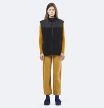 Load image into Gallery viewer, Rains Fleece Vest – Unisex – Black
